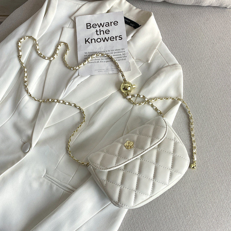 優雅時尚‧經典菱格繡線高級牛皮精緻質感金色花朵配飾小香風鏈條金球單肩小方包